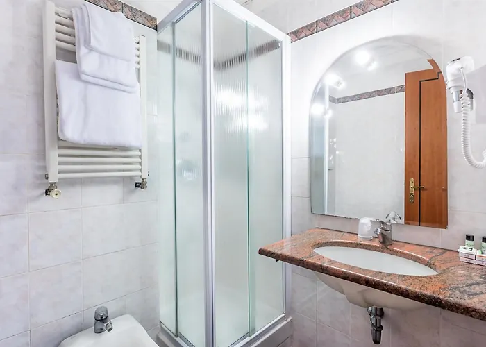 Raeli Luce Otel Roma