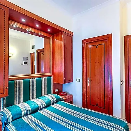 Raeli Luce Hotel