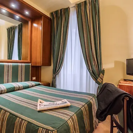 ホテル Raeli Luce ローマ