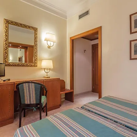 Raeli Luce 4* روما