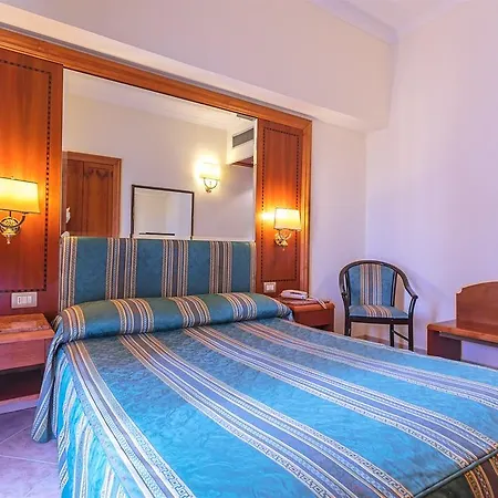 Raeli Luce 4* روما