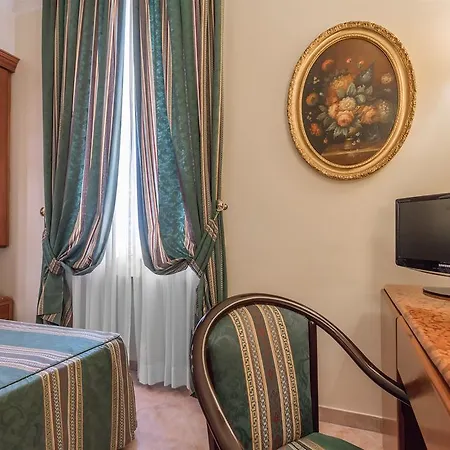 Raeli Luce 4* روما