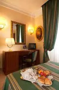 Отель Raeli Luce 4*