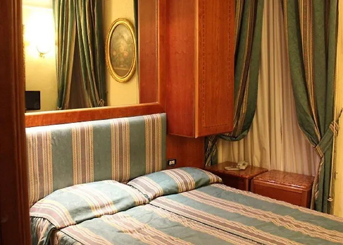 Отель Raeli Luce 4*